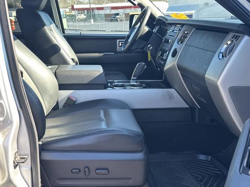 Used 2011 Ford Expedition XLT w/ 202A Rapid Spec Order Code image 12