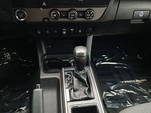 Used 2019 Toyota Tacoma TRD Sport w/ Technology Package image 10