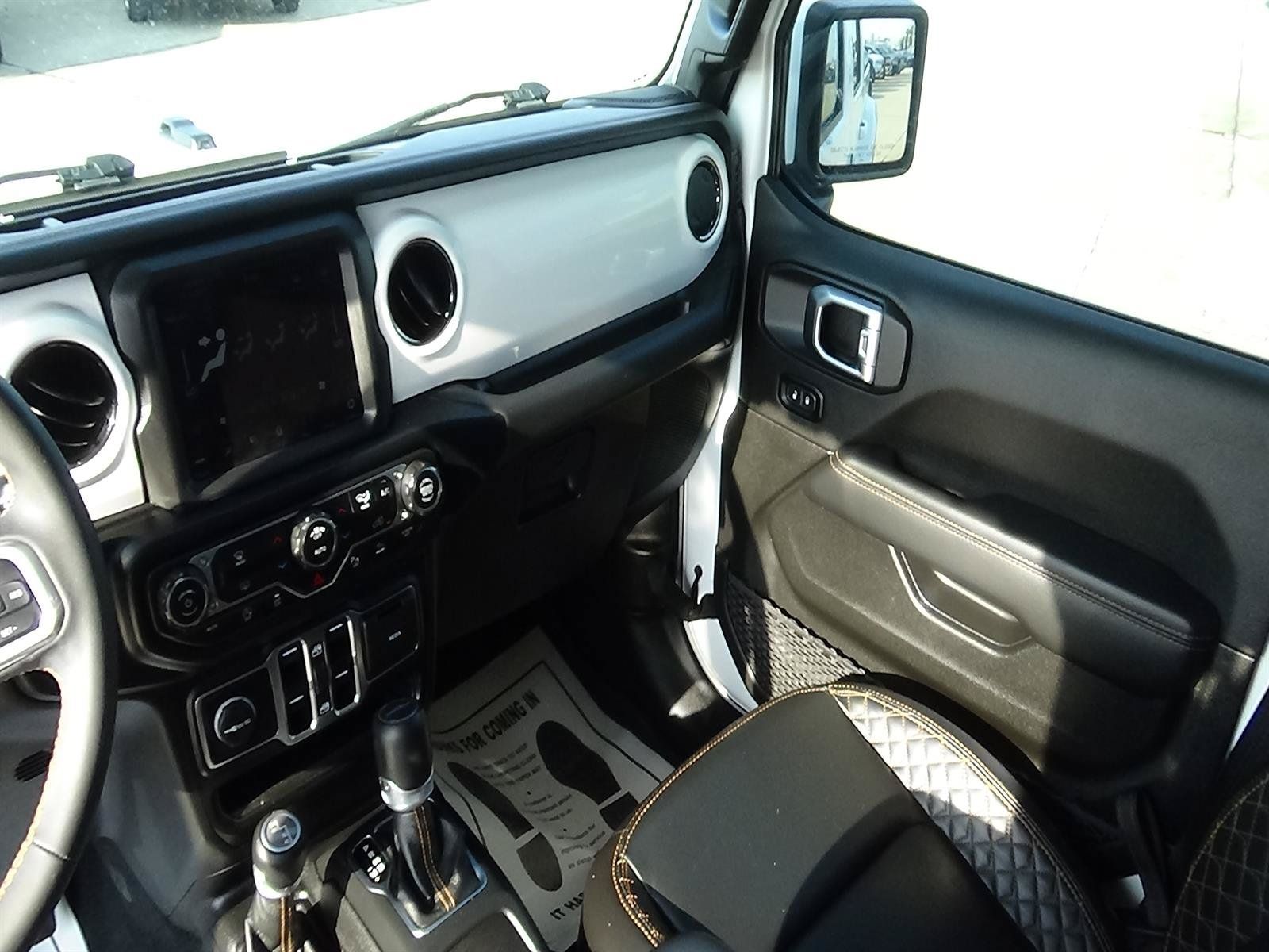 Used 2023 Jeep Gladiator Overland AWD/4WD image 14