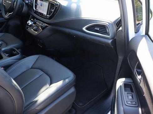 New 2026 Chrysler Pacifica Select image 57