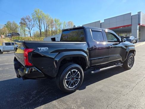 Used 2025 Toyota Tacoma TRD Sport AWD/4WD image 8