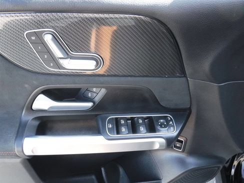 Used 2023 Mercedes-Benz GLB 250 image 15