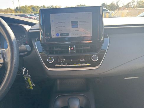 Used 2025 Toyota Corolla LE image 18