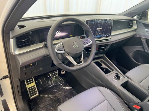 New 2026 Volkswagen Tiguan SE R-Line image 4