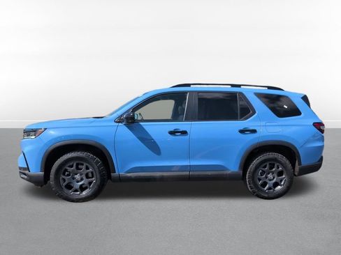Used 2025 Honda Pilot TrailSport image 9