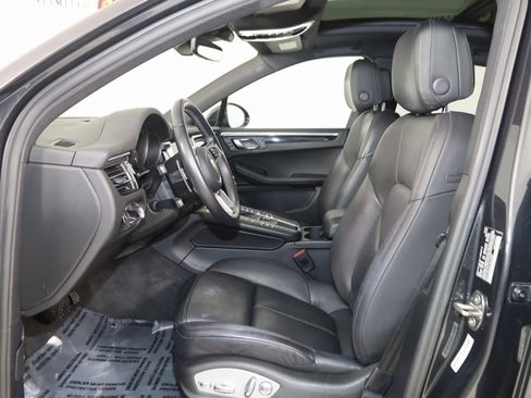 Used 2020 Porsche Macan image 12