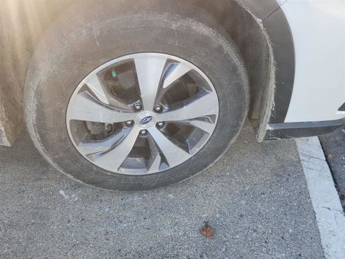 Used 2021 Subaru Ascent Premium w/ Convenience Package image 2