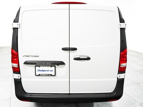 Used 2023 Mercedes-Benz Metris image 5