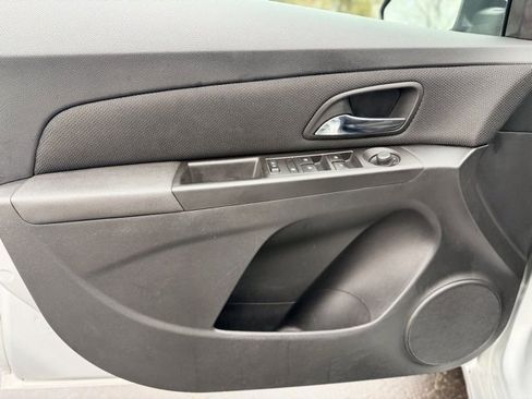 Used 2016 Chevrolet Cruze LT image 14