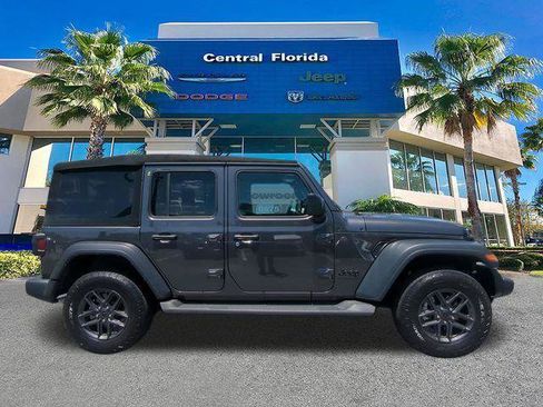Used 2024 Jeep Wrangler Unlimited Sport AWD/4WD image 4