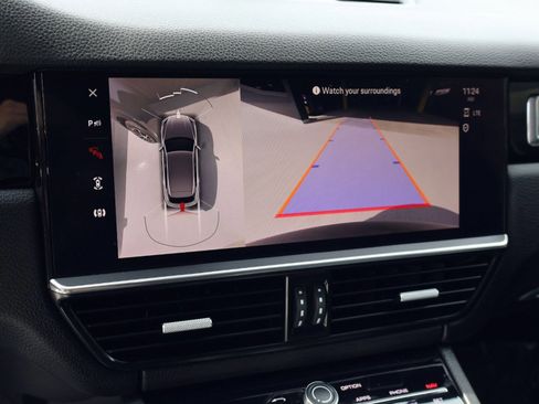 Certified 2023 Porsche Cayenne Platinum Edition image 19