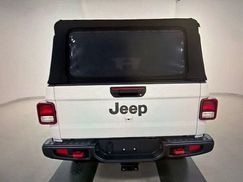 Used 2020 Jeep Gladiator Rubicon w/ Trailer Tow Package AWD/4WD image 6