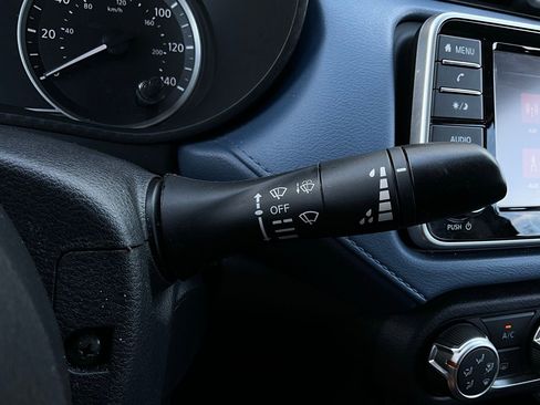 Used 2025 Nissan Versa SV image 32