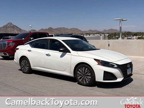 Used 2025 Nissan Altima 2.5 SV FWD image 1