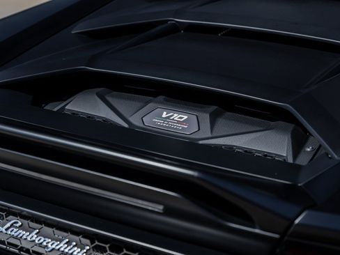 Used 2024 Lamborghini Huracan Sterrato image 14