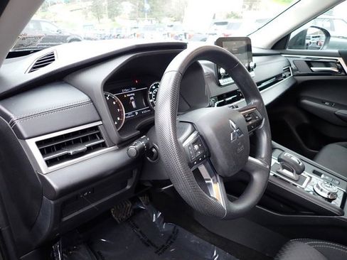 Used 2022 Mitsubishi Outlander ES image 14