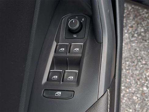 Used 2023 Volkswagen Jetta SE w/ Panoramic Sunroof Package image 22