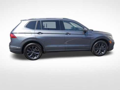 Used 2023 Volkswagen Tiguan SE w/ Panoramic Sunroof Package AWD/4WD image 6