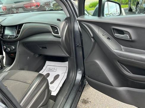 Used 2017 Chevrolet Trax LT w/ LT Convenience Package image 29