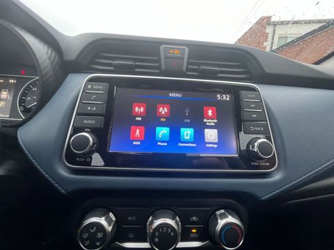 Used 2025 Nissan Versa SV FWD image 20