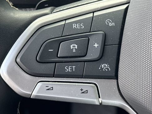 Used 2025 Volkswagen Atlas SE w/ Panoramic Sunroof Package FWD image 24