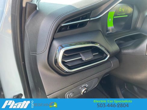Used 2022 Chevrolet Bolt EUV LT w/ Convenience Package image 21
