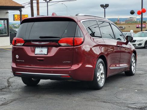 Used 2018 Chrysler Pacifica Limited FWD image 9