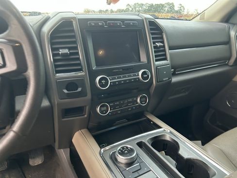 Used 2018 Ford Expedition XLT w/ Equipment Group 202A image 6
