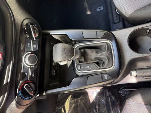 Used 2025 Kia Soul LX w/ LX Technology Package image 36