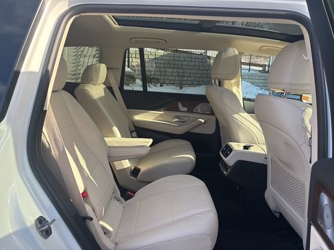 Used 2025 Mercedes-Benz GLS 450 4MATIC image 15
