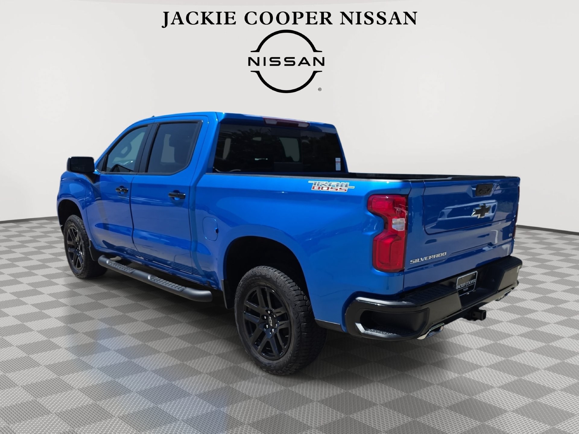 Used 2025 Chevrolet Silverado 1500 LT Trail Boss w/ Convenience Package II AWD/4WD image 7