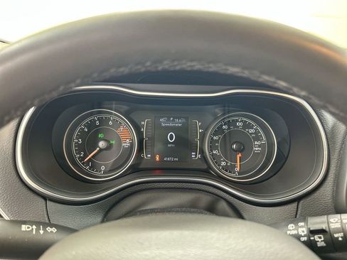 Used 2022 Jeep Cherokee Latitude AWD/4WD image 13