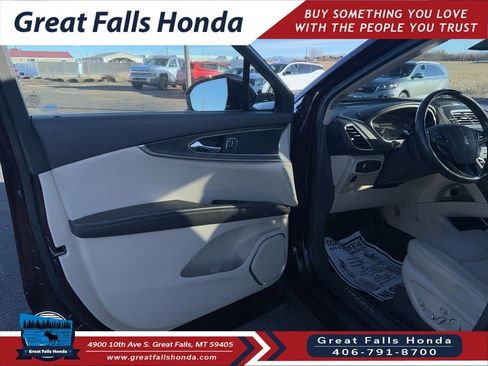 Used 2017 Lincoln MKX Reserve w/ Driver Assistance Package image 11