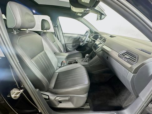 Used 2023 Volkswagen Tiguan SE R-Line FWD image 31