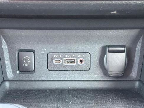 Certified 2025 Nissan Sentra SR FWD image 6