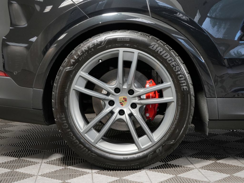 Certified 2024 Porsche Cayenne S AWD/4WD image 15