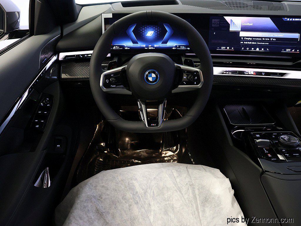 Used 2027 BMW 550e xDrive AWD/4WD image 16