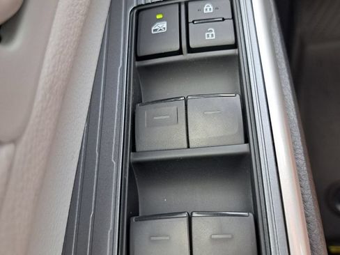New 2026 Toyota Sienna LE FWD image 16