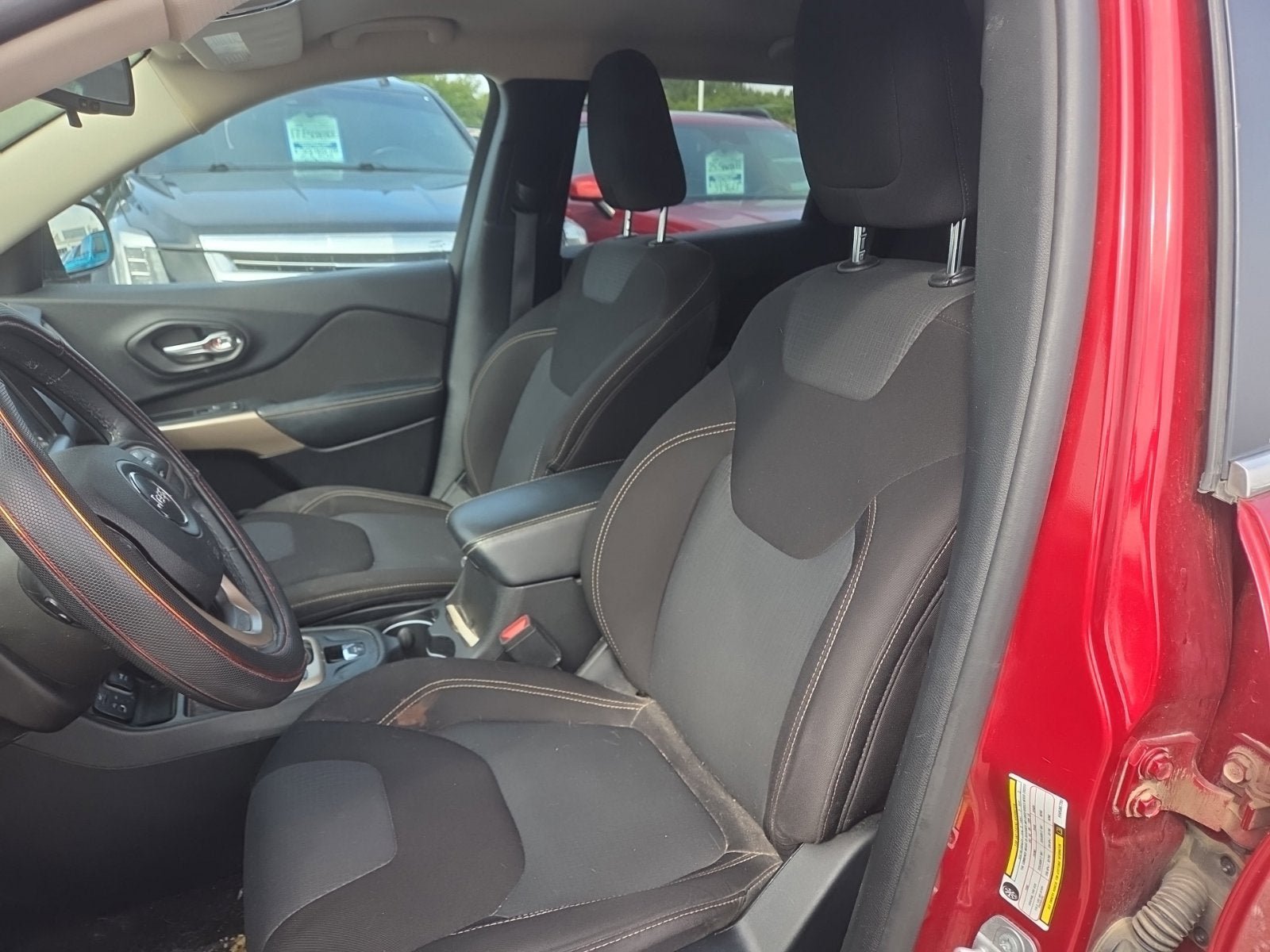 Used 2017 Jeep Cherokee Latitude w/ Safety/Convenience Group FWD image 8
