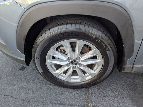 Used 2025 Toyota Corolla Cross LE image 34