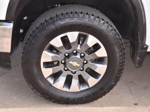 Used 2025 Chevrolet Silverado 2500 LT w/ Safety Package image 38