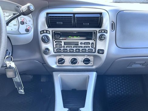 Used 2002 Ford Explorer Sport Trac 4x4 image 14