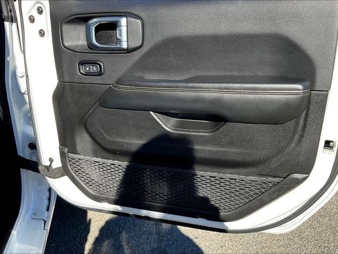 Used 2024 Jeep Wrangler Unlimited Sahara image 23