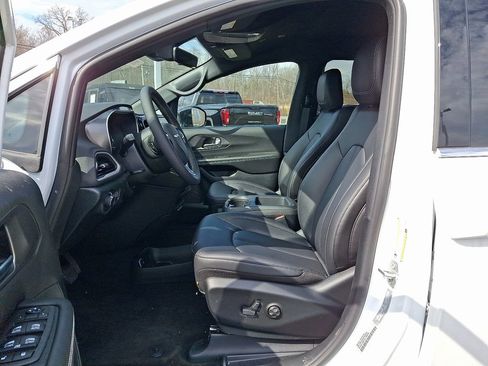 New 2026 Chrysler Voyager LX FWD image 10