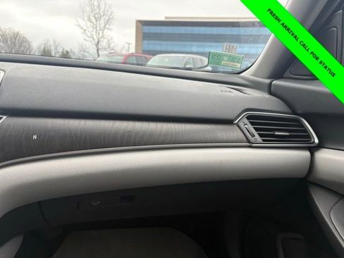 Used 2018 Honda Accord Touring image 13