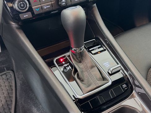 Used 2024 Jeep Compass Latitude w/ Convenience Group image 18