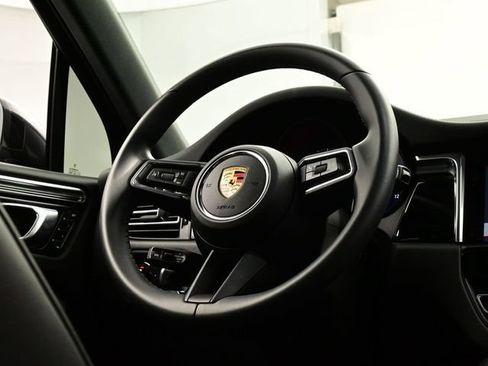 Certified 2025 Porsche Macan AWD/4WD image 21