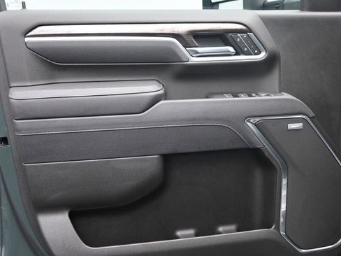 Used 2025 Chevrolet Silverado 2500 LTZ w/ LTZ Premium Package image 25