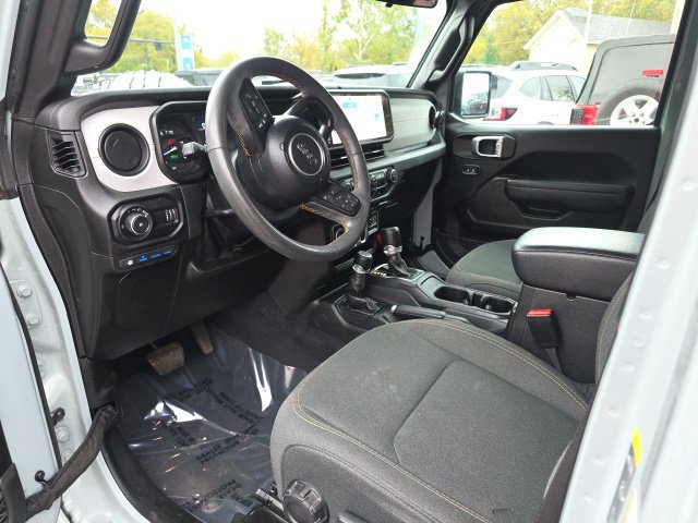 Used 2024 Jeep Wrangler Unlimited w/ Convenience Group AWD/4WD image 2