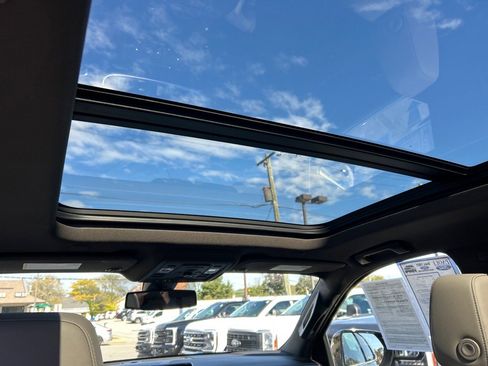 Used 2021 Chevrolet Tahoe LT w/ LT Signature Package image 7